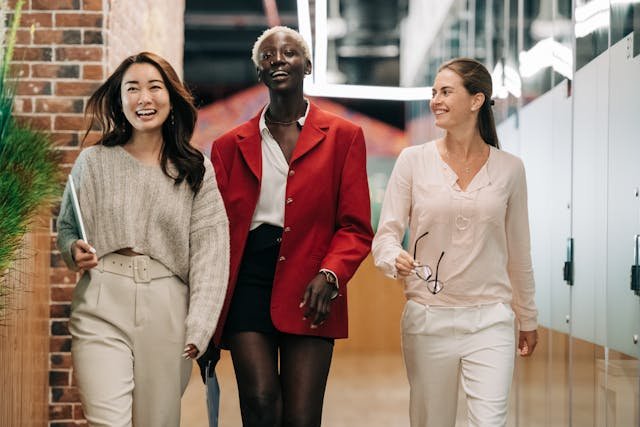 Female Assertiveness in Workplace Communication: Techniques for Confidence and Impact Female Assertiveness in Workplace Communication: Techniques for Confidence and Impact